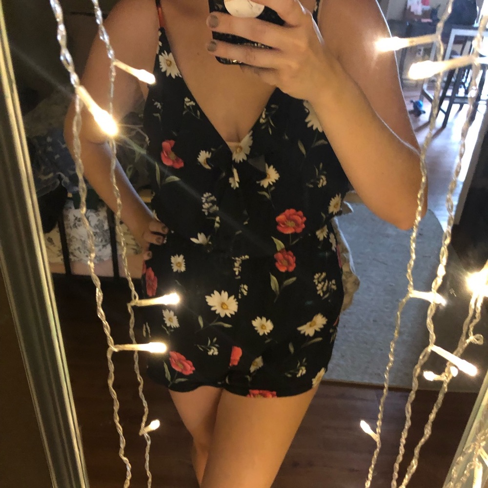 Adorable Floral Romper! (Can u tell I luv floral?)